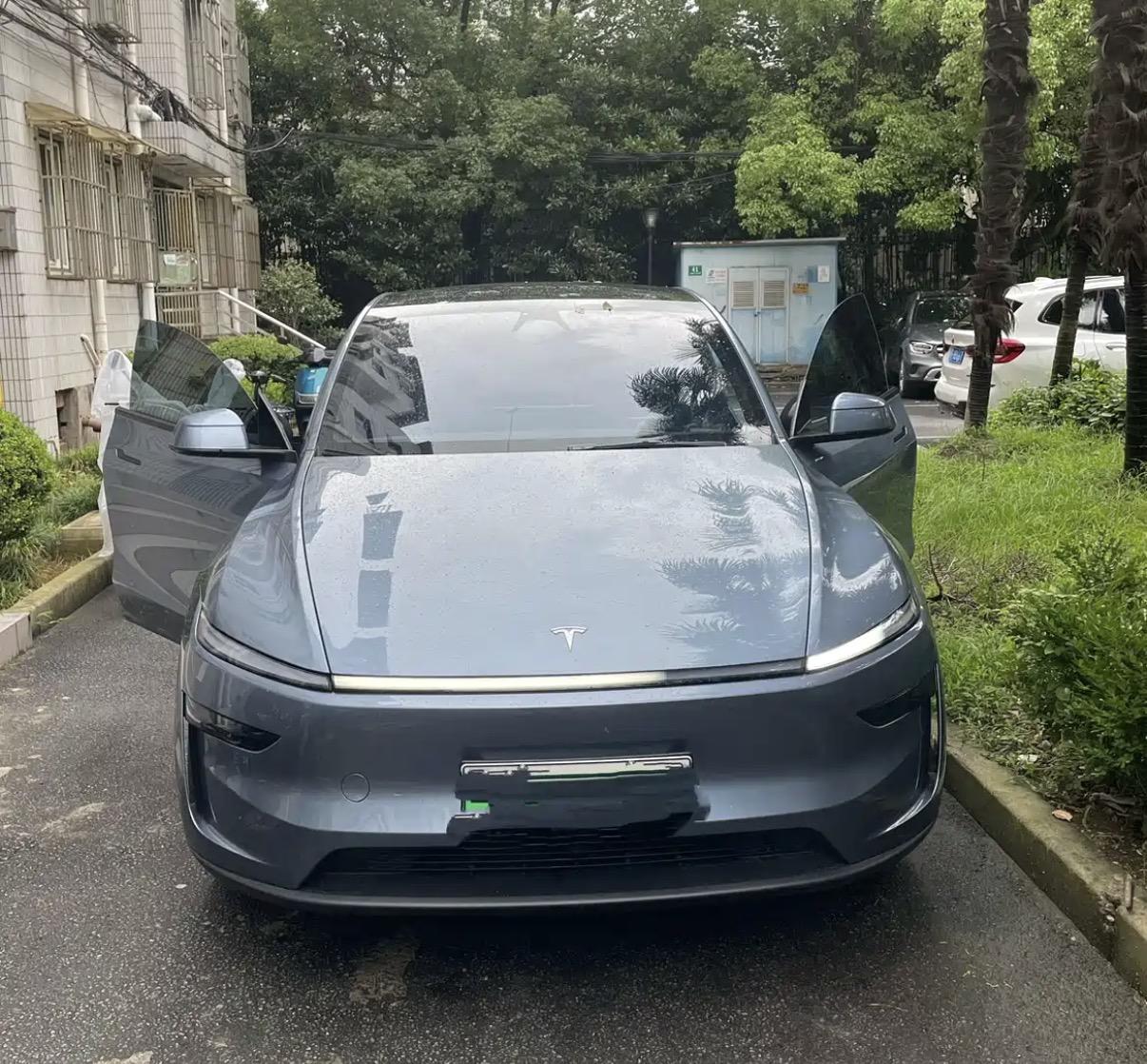 特斯拉 Model Y 一直是热度很高的家用纯电车型，开完之后能感受到它鲜明的个
