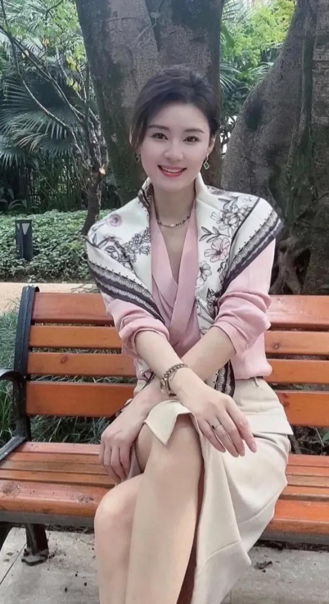 静，不是耳边无声，而是内心无争；净，不是身上无尘，而是内心无染； 清，不是人生无
