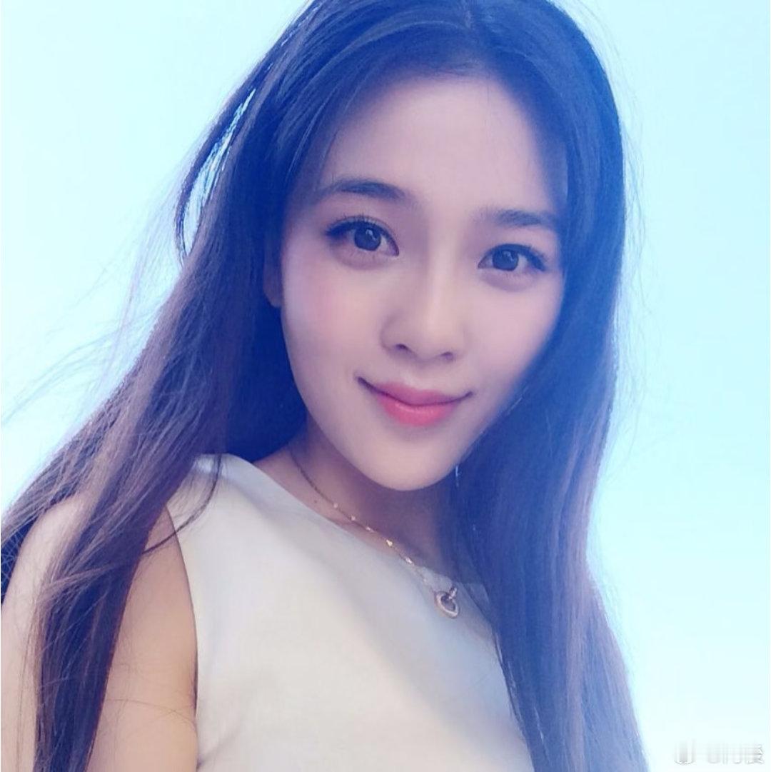 赵韩樱子改名之后很像被夺了气运的女主被骗hun骗钱再出现在大家视野的时候就感觉不