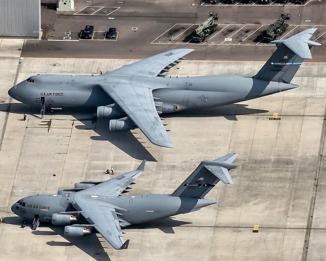 C-5银河与C-17环球霸王同框 ​​​
