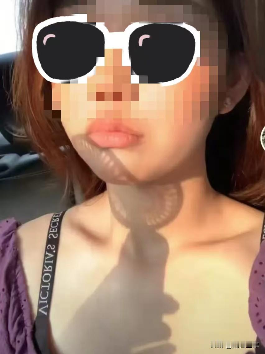 狡兔三窟！福建女孩小熊账号已搜不到了，以为闹剧就这么结束。

不然，今天她换了马