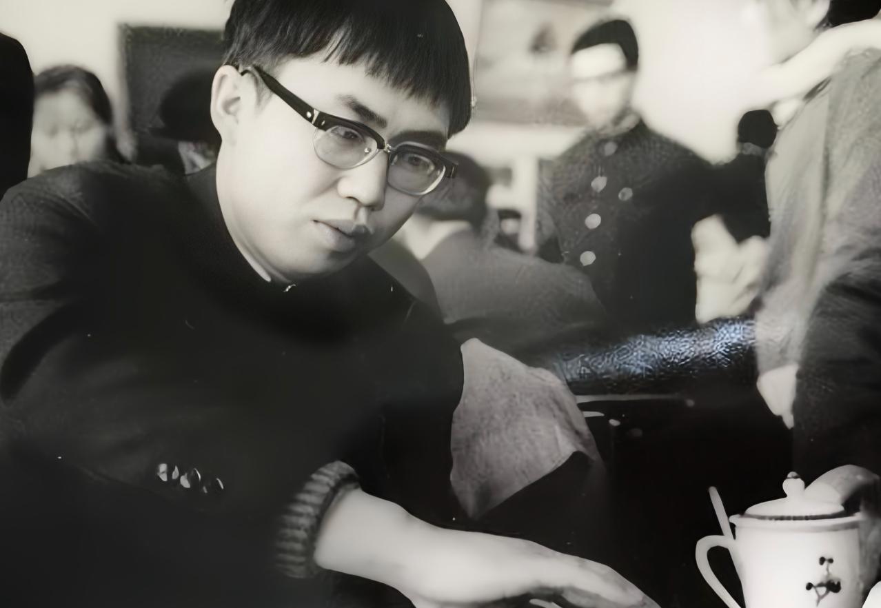 聂卫平11连胜的围棋人生藏着三重力量！虽然吹拂了74年的“聂旋风”停了，但棋盘上