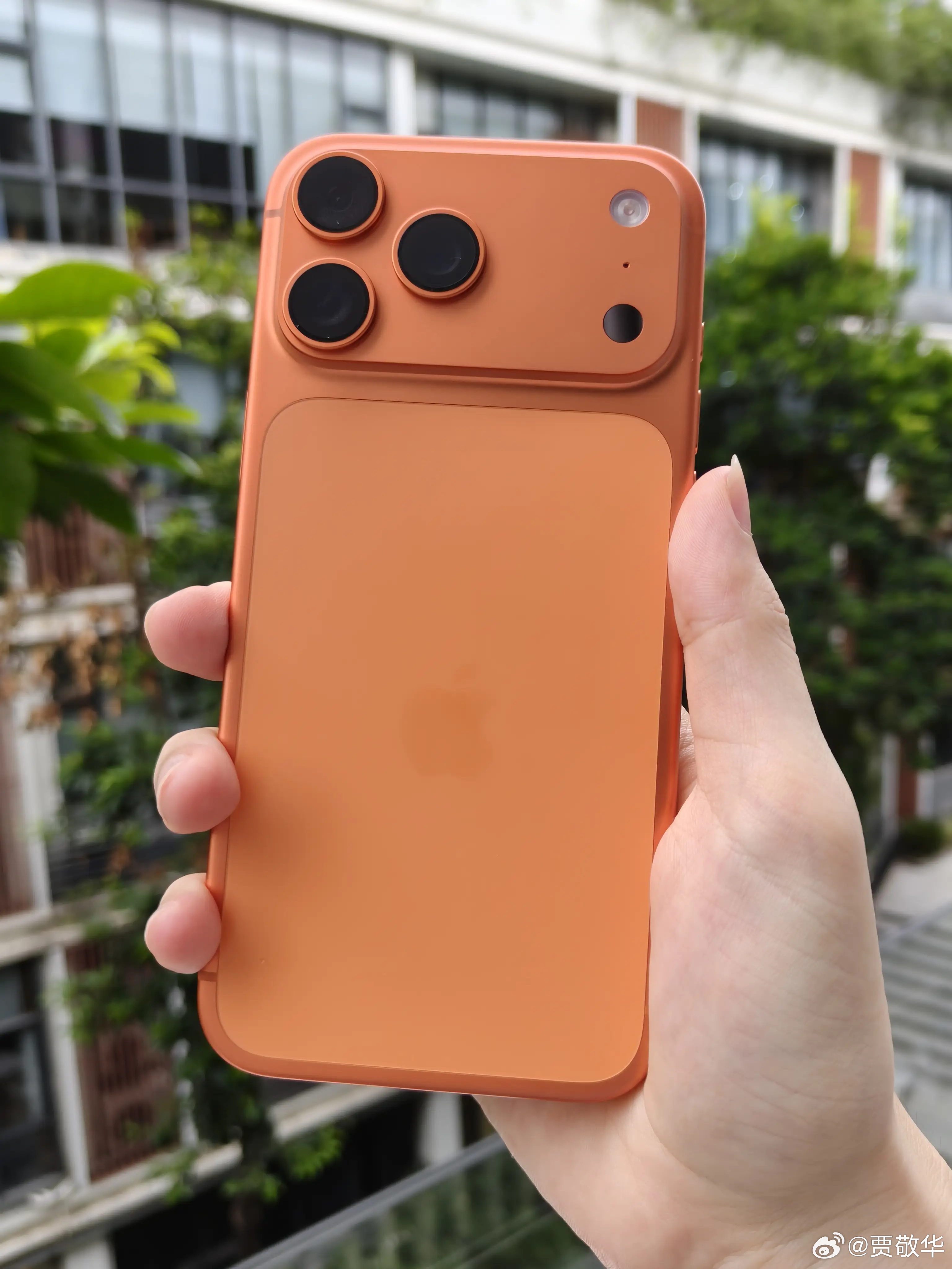 有些手机改啥名字都不会提升高端气质，有些手机取啥名都能卖得不错，比如苹果，人家就