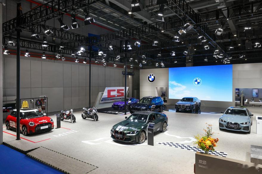 今日第八届进博会上海开幕，宝马连续八年参展，携 BMW、MINI、BMW Mot