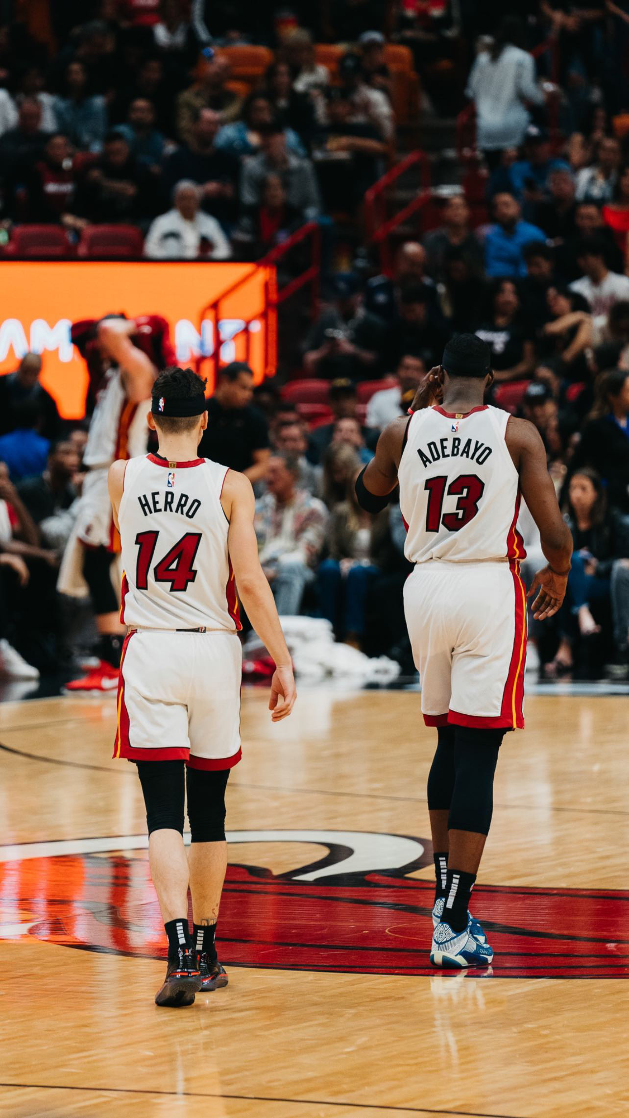 NBA发言人告诉《The Athletic》 ， NBA不会因阿德巴约殴打前队友