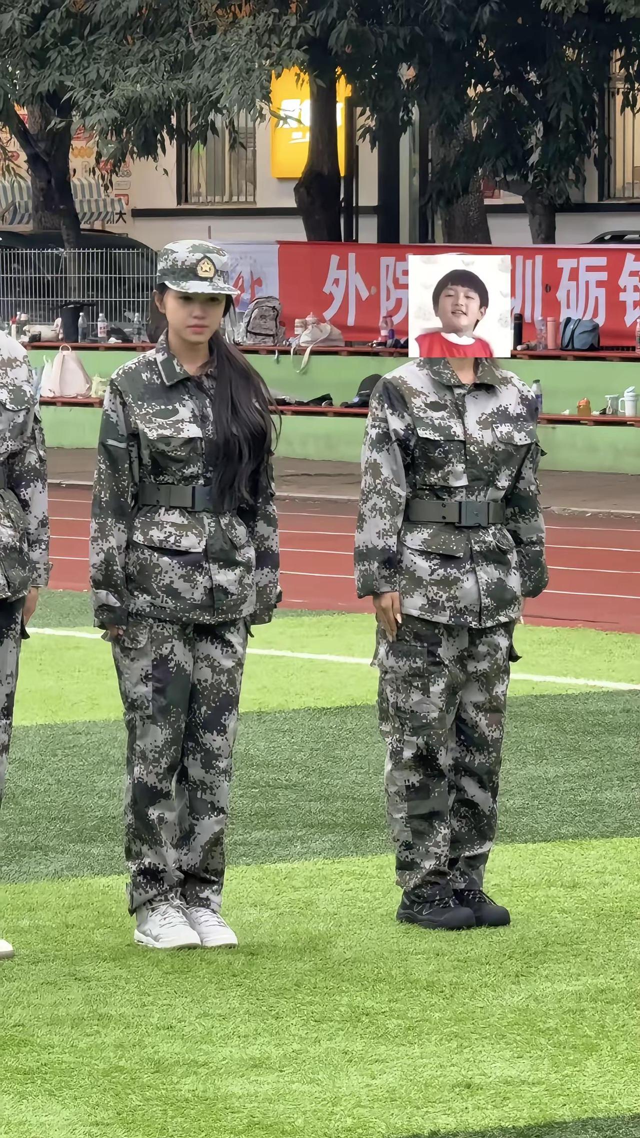 下一秒就顺拐了