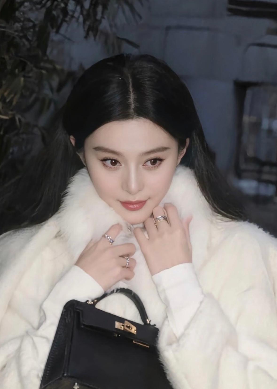 比珍珠还闪耀的美貌。