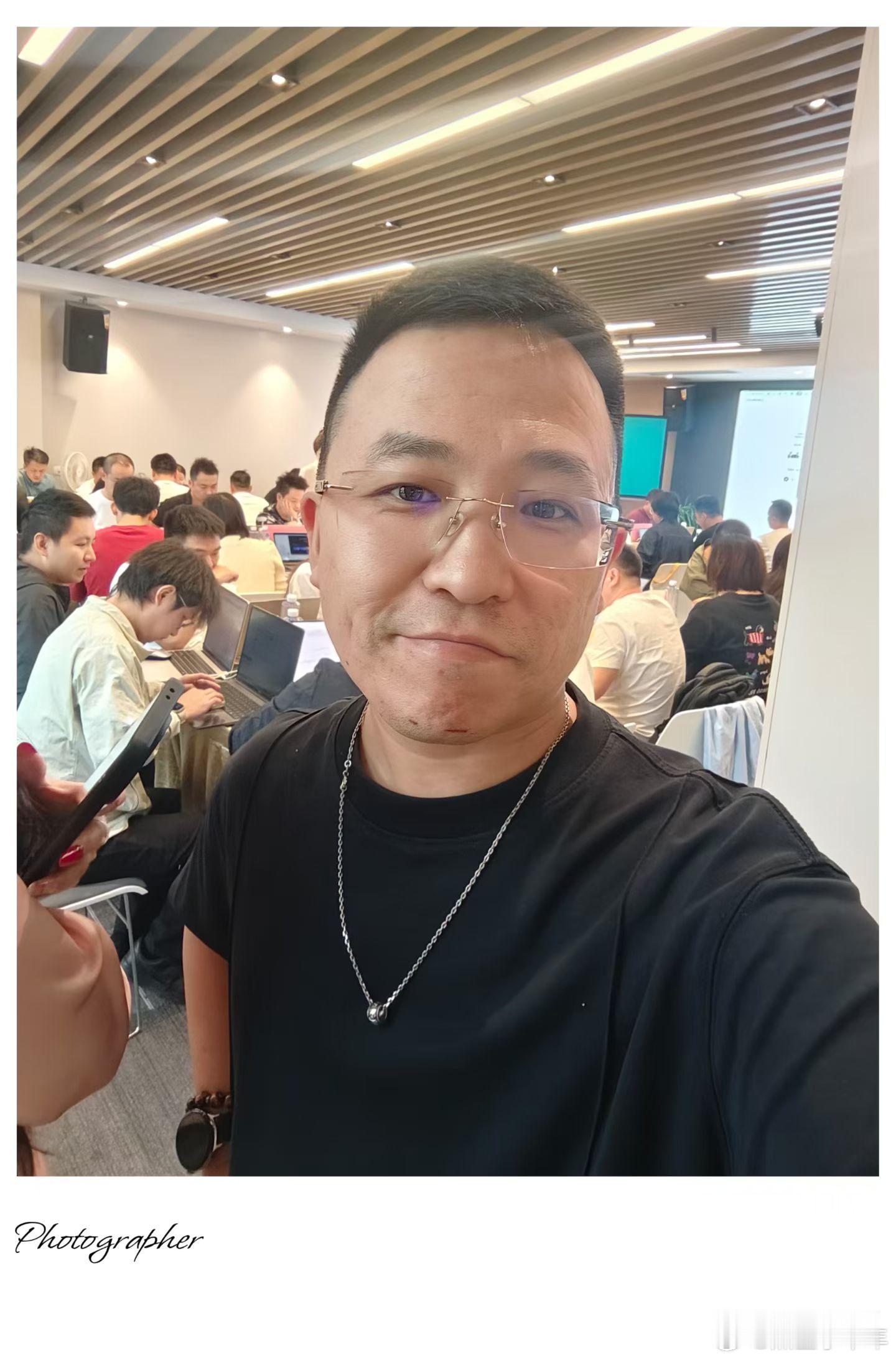 这应该是在长沙同时参与人数最多AI编程FDE 实践课循序渐进的作业是这样安排的沉