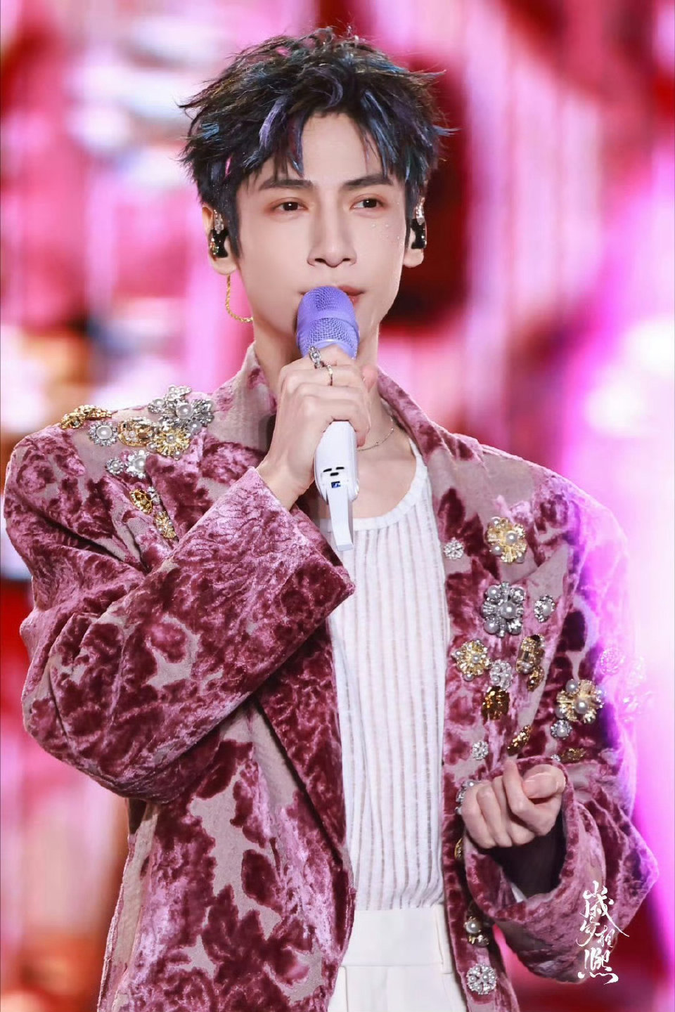 罗云熙你完全魅魔来的！！好帅好帅 