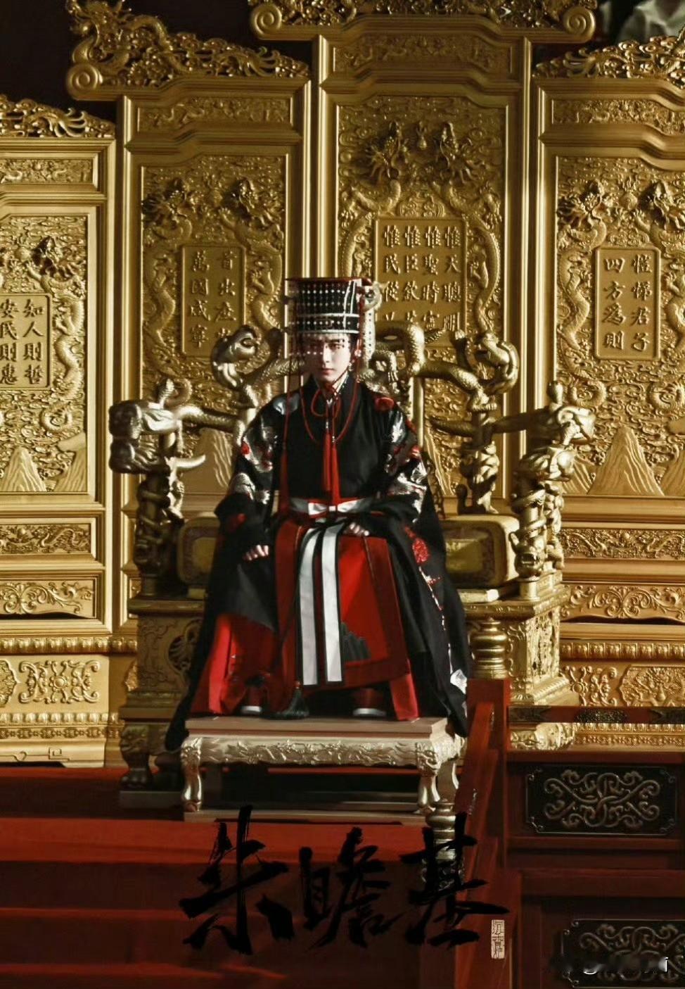 我的老天奶，成毅 登基神图来了，魑魅魍魉全部跪下 ​​​