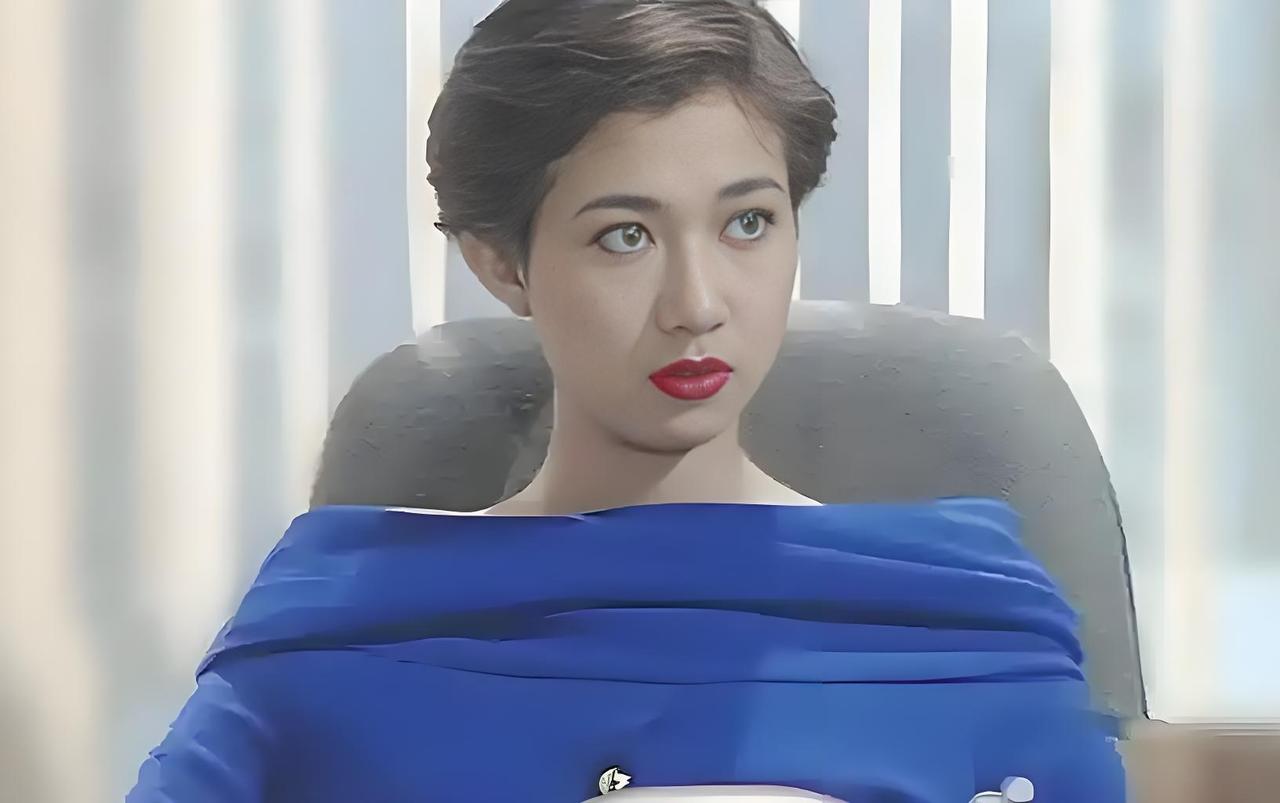 以前一直觉得成龙眼神不咋好，这吴绮莉长的也太一般了，咋不去追王祖贤呢。一看吴绮莉