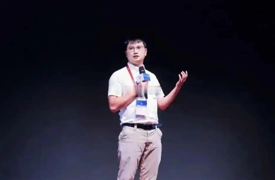 北京大学孙仲团队成功研制基于阻变存储器的模拟矩阵计算芯片，计算精度从1%跃升至千