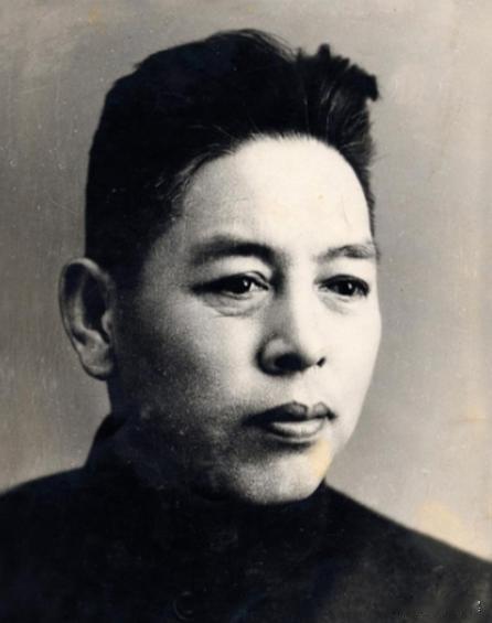 1932年，陈玉仁投敌，把藏在对手那边的王世英给出卖了，王世英嗅出不对劲，正打算