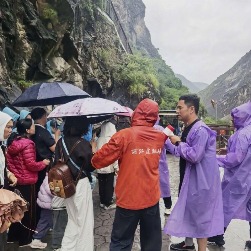 #丽江虎跳峡景区暂未开园#【#丽江虎跳峡景区遭遇强降雨关停续#：仍在排查隐患，暂