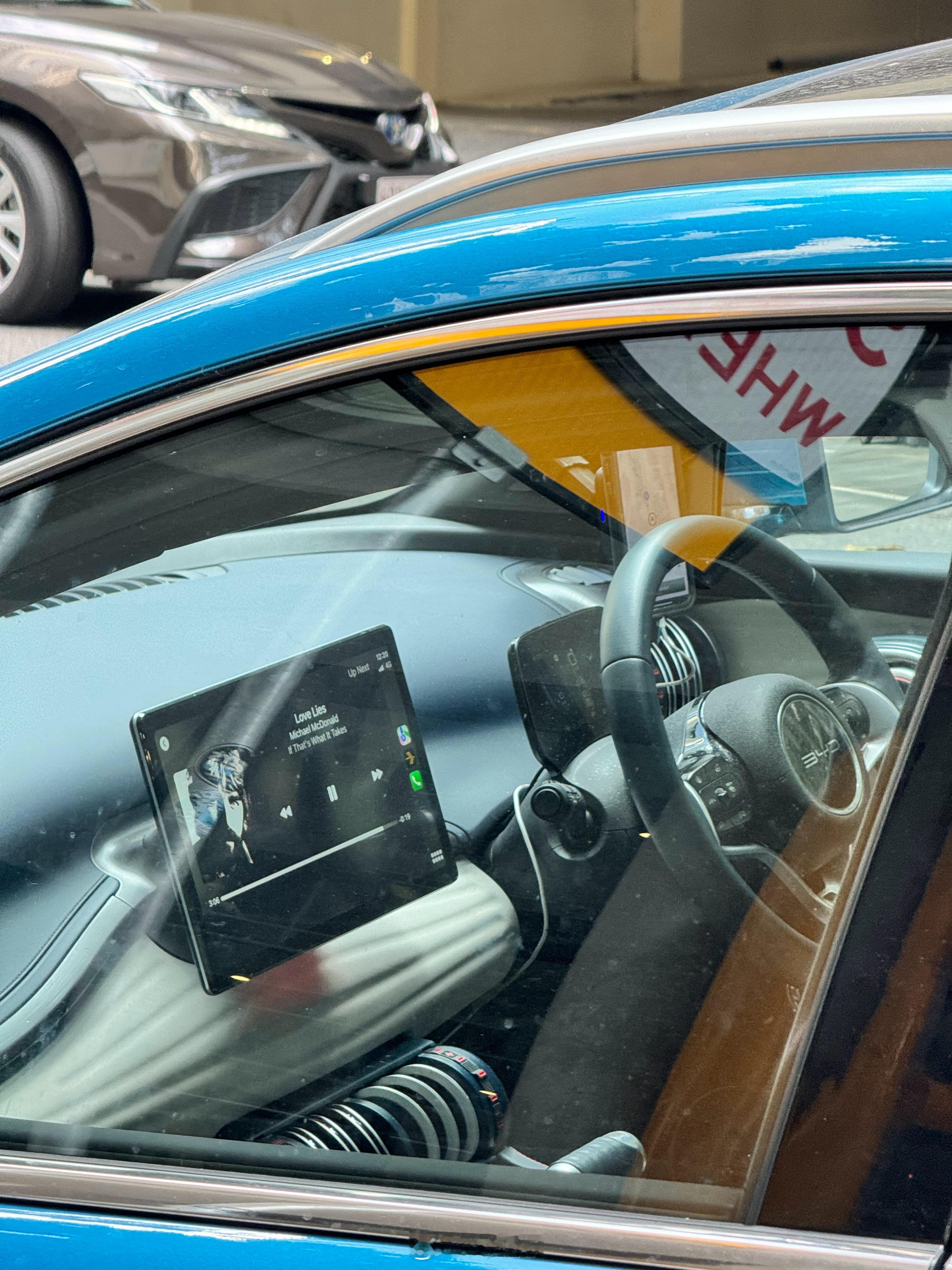 带Carplay的比亚迪[doge]能选的话，你会用车机还是Carplay？[并