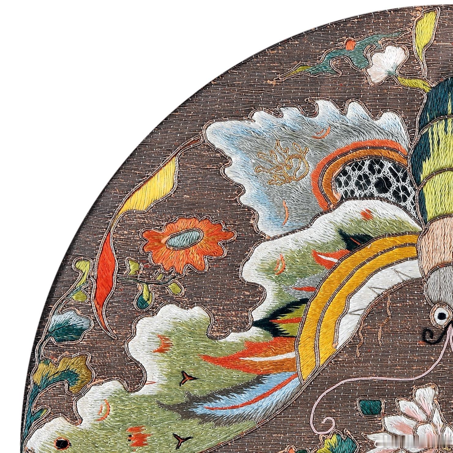 这大扑棱蛾子🦋清·平金彩绣喜相逢团花，34.5×36cm。补充：蝴蝶，蝴蝶与死