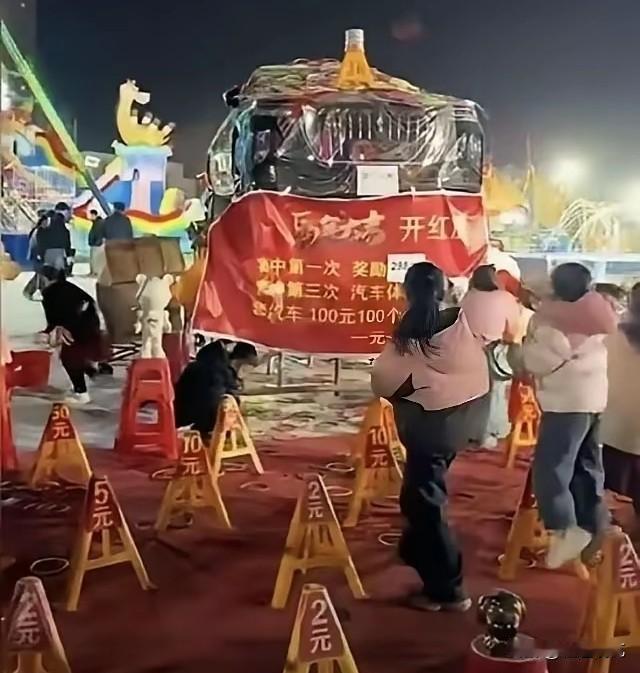 男子花5600元套中了红旗汽车的两年使用权，但是商家一会儿说汽车钥匙不在自己这，