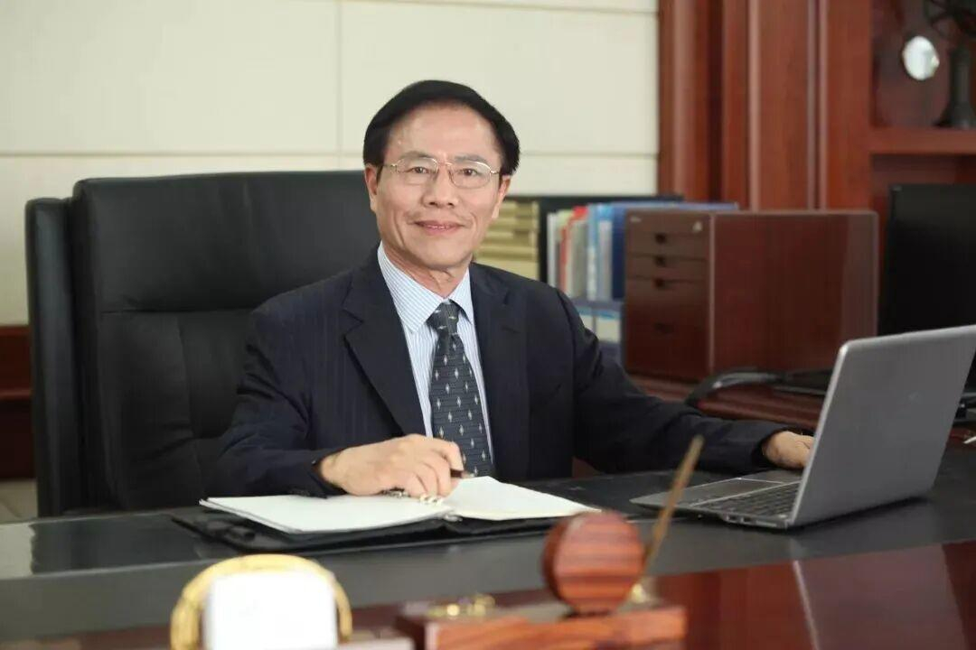 【 近25亿元股票分给两女】红星资本局11月12日消息，九洲药业（603456.