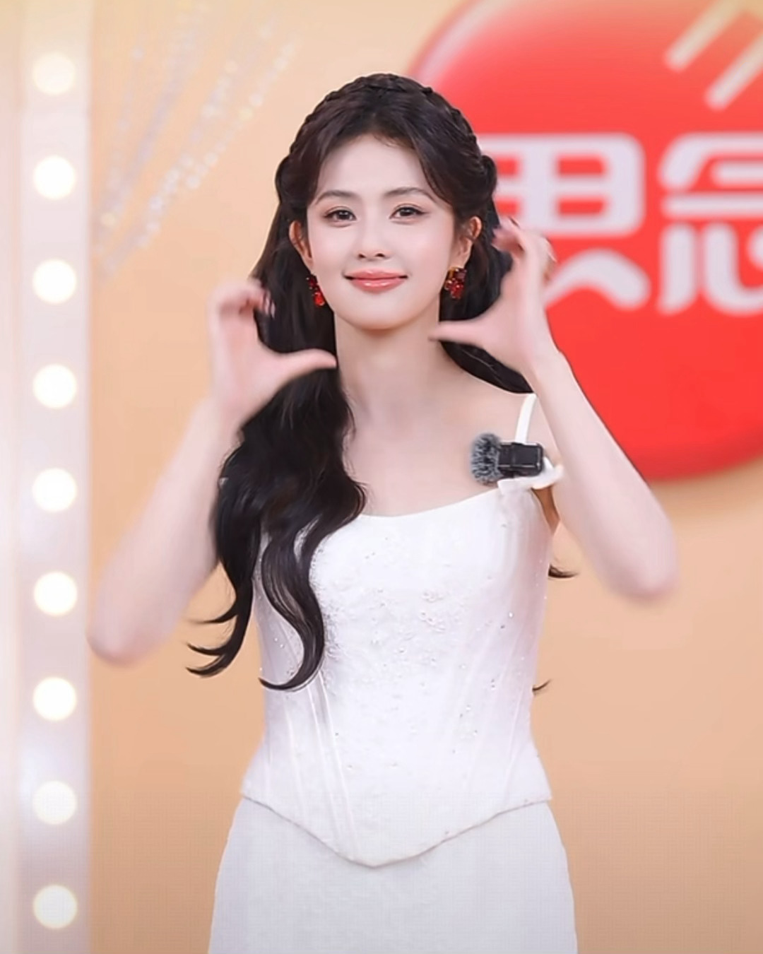 小🍍比心逗粉丝可爱晕🥰🥰🥰🥰🥰白鹿比心逗粉丝