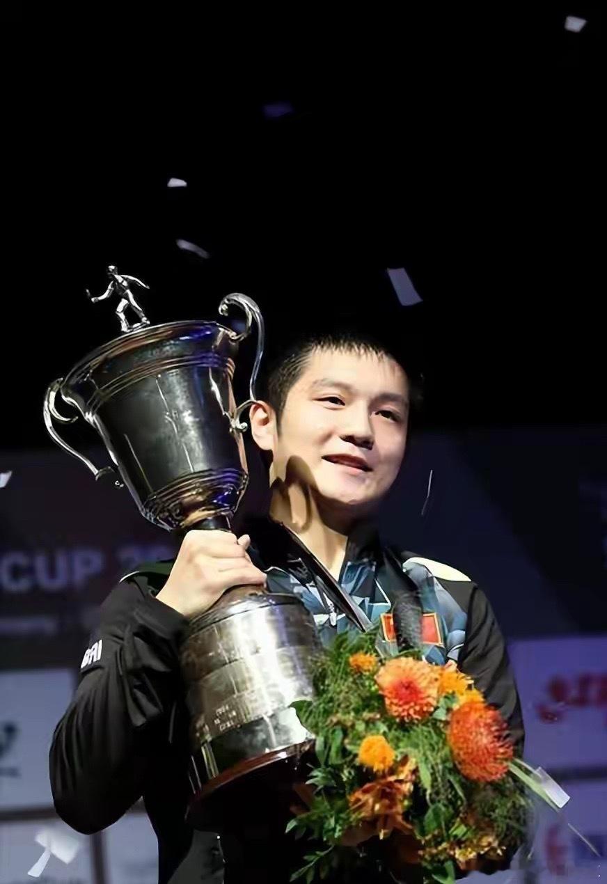 樊振东官宣“加盟”德甲杜塞尔多夫，本是一次顺势而为的职业选择，却在官宣后不久被部