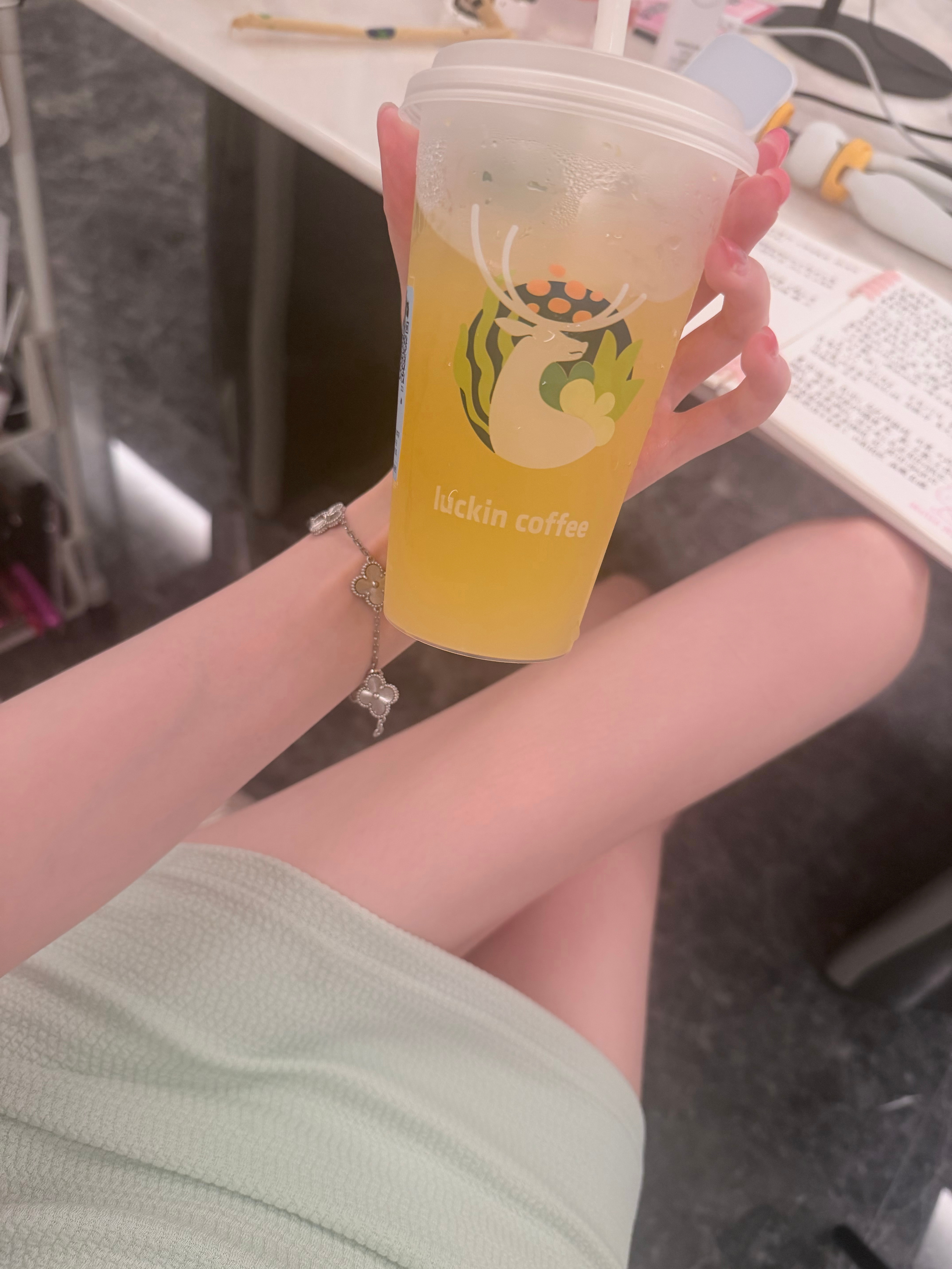 小青桔冰茶微微甜 特别适合夏天 清爽 感觉不加糖都可以好喝 
