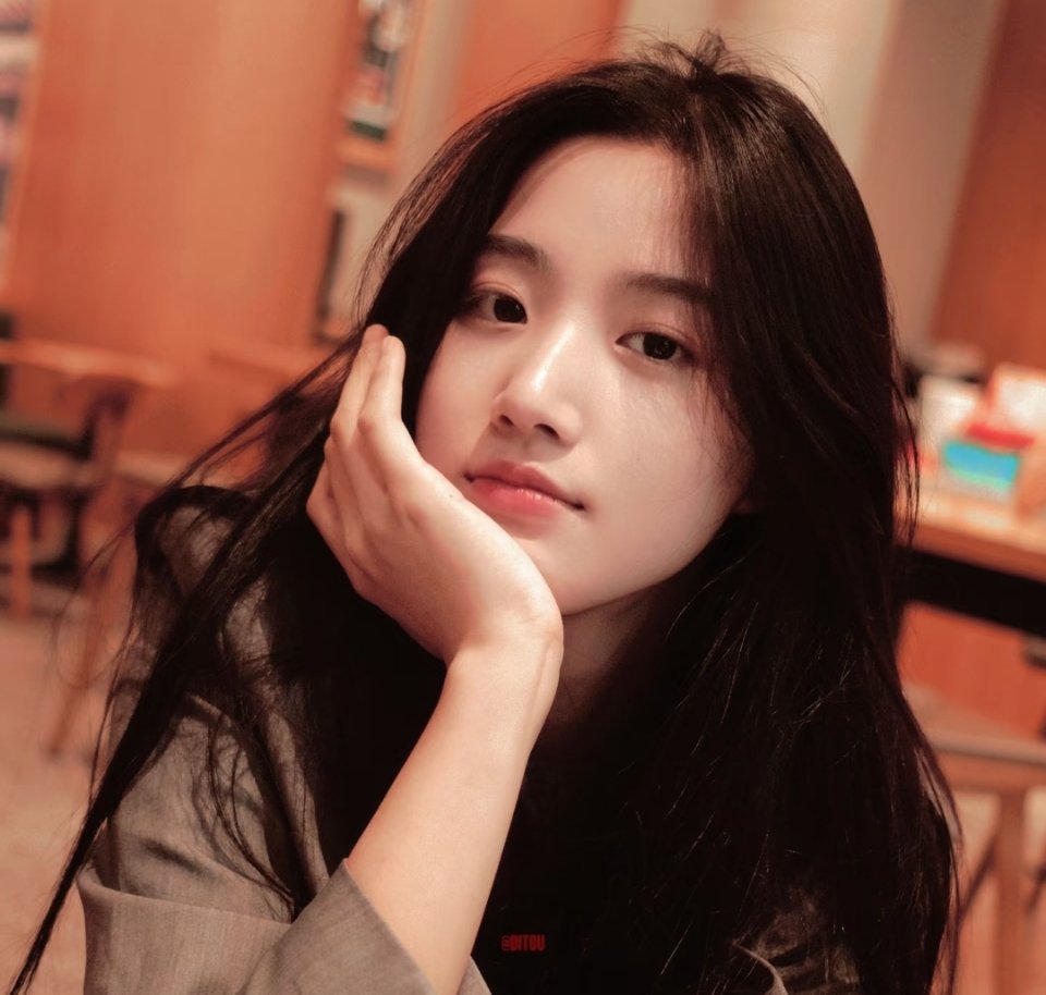 卢昱晓 lyx卢昱晓南衣 lyx卢昱晓何不同舟渡﻿ “我在黄昏写上一封书信 载着