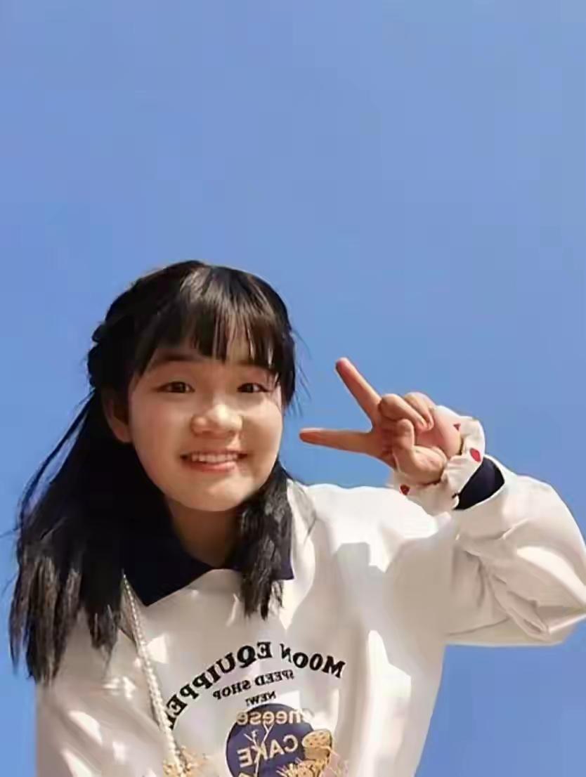 21岁的抗癌博主小费离世，这消息如重锤般击中我心，毕竟我妻子去年也被确诊为乳腺癌