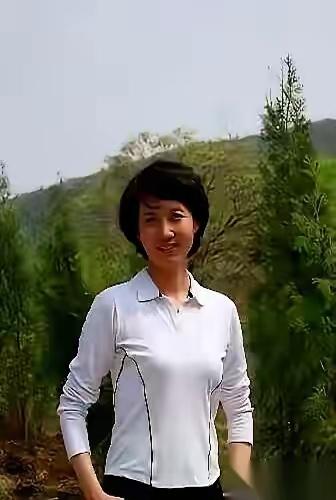 她的一生从来没有明星架子，她和朋友出去游玩，把中国山水拍的那么好看
你们认识她吗