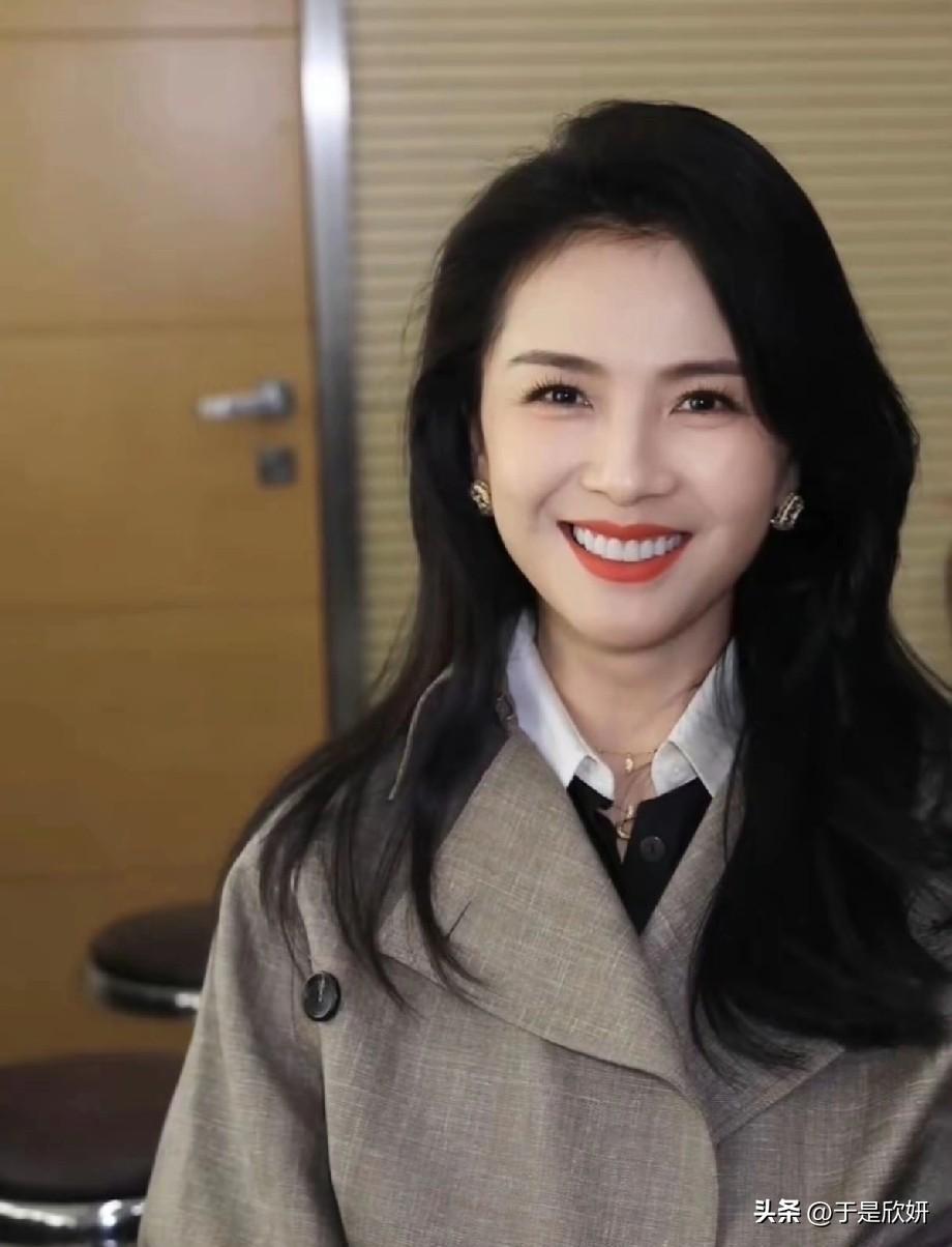 刘涛素颜状态太绝了！笑容治愈力满分，这才是真正的“冻龄女神”
 
谁懂啊！刘涛这