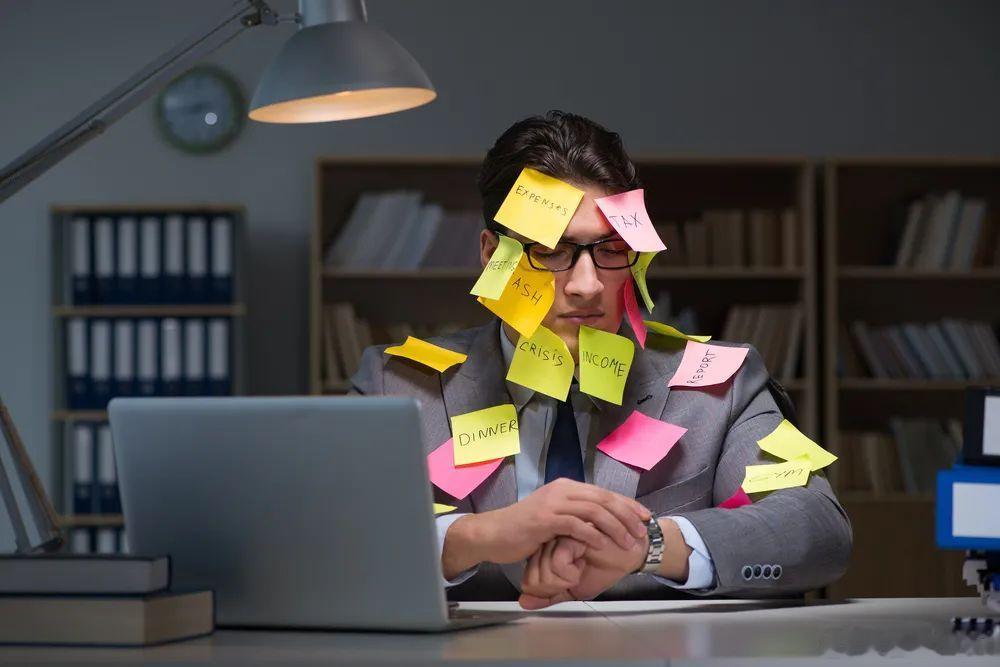 中年大厂人离职后都去了哪里 问了下AI的答案：中年大厂人离职后去向多元，或在行业