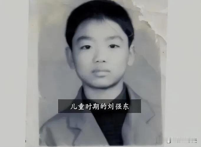 1992年，18岁的苏北少年刘强东以宿迁市高考状元的身份考上了中国人民大学社会学