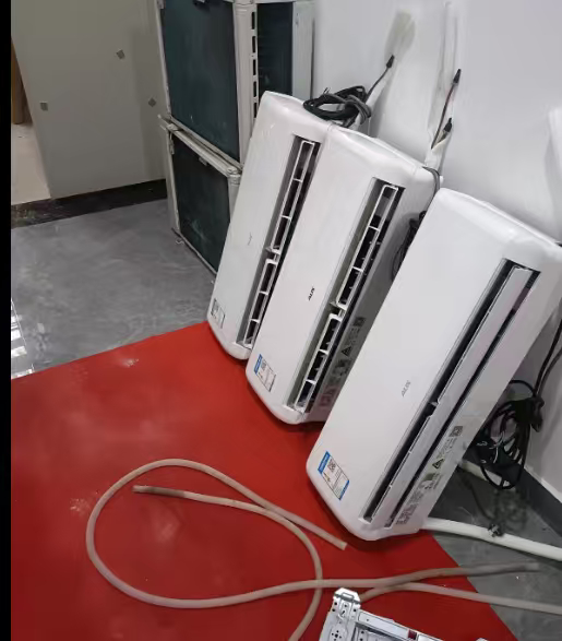 高温逆行京东数万人驰援空调安装 现在的气温逐渐升高，对于很多家里空调不太好用的家