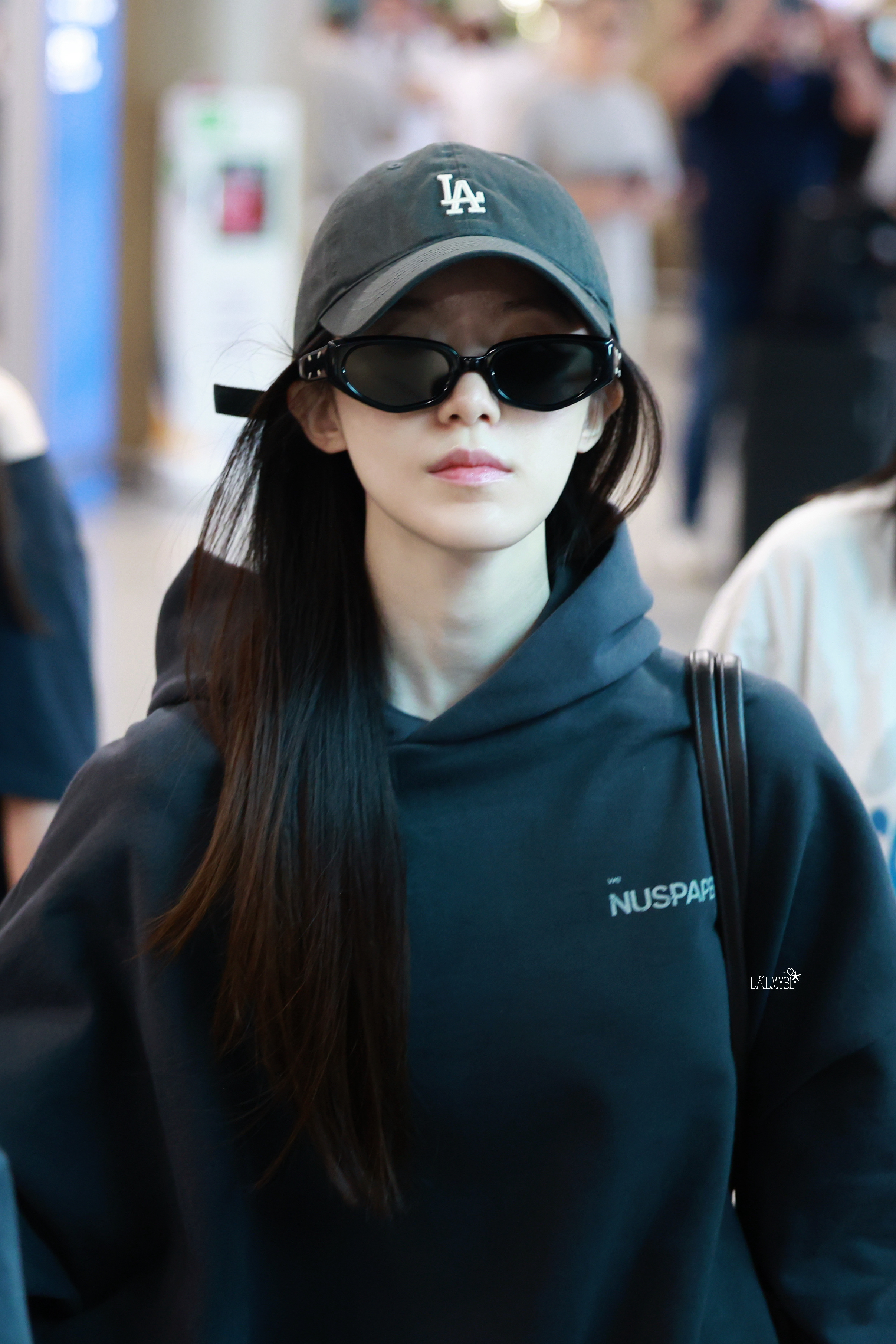 260614 ICN🛬小小的耳朵被压的弯弯 