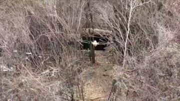 俄罗斯 FPV 无人机飞入哈尔科夫地区的乌克兰武装部队的防御工事
国防部的视频捕