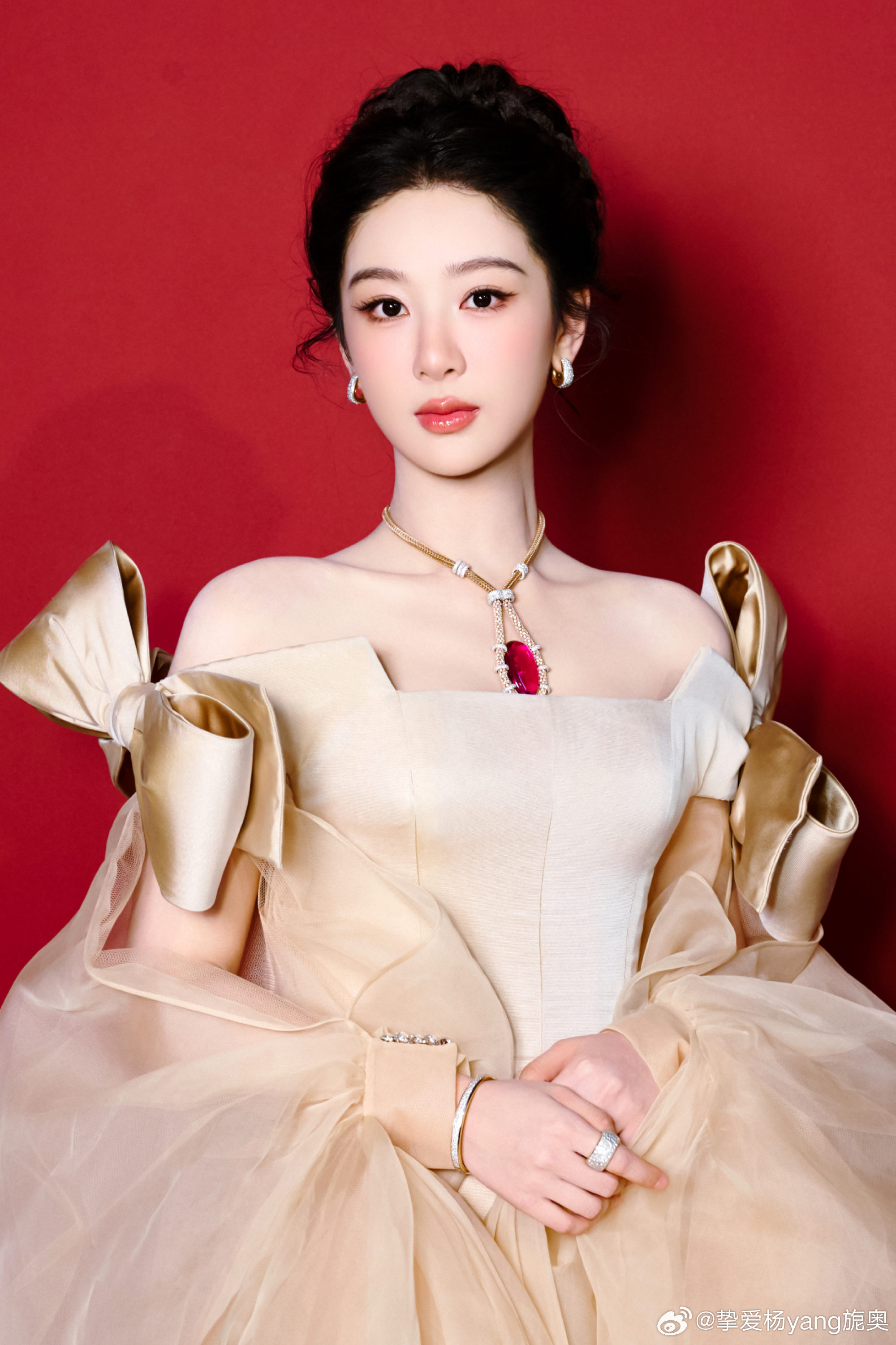 在晴好的日子遇见你，发现你是一切美好的总和。浪漫温柔有无数种，你便是其中之一。 