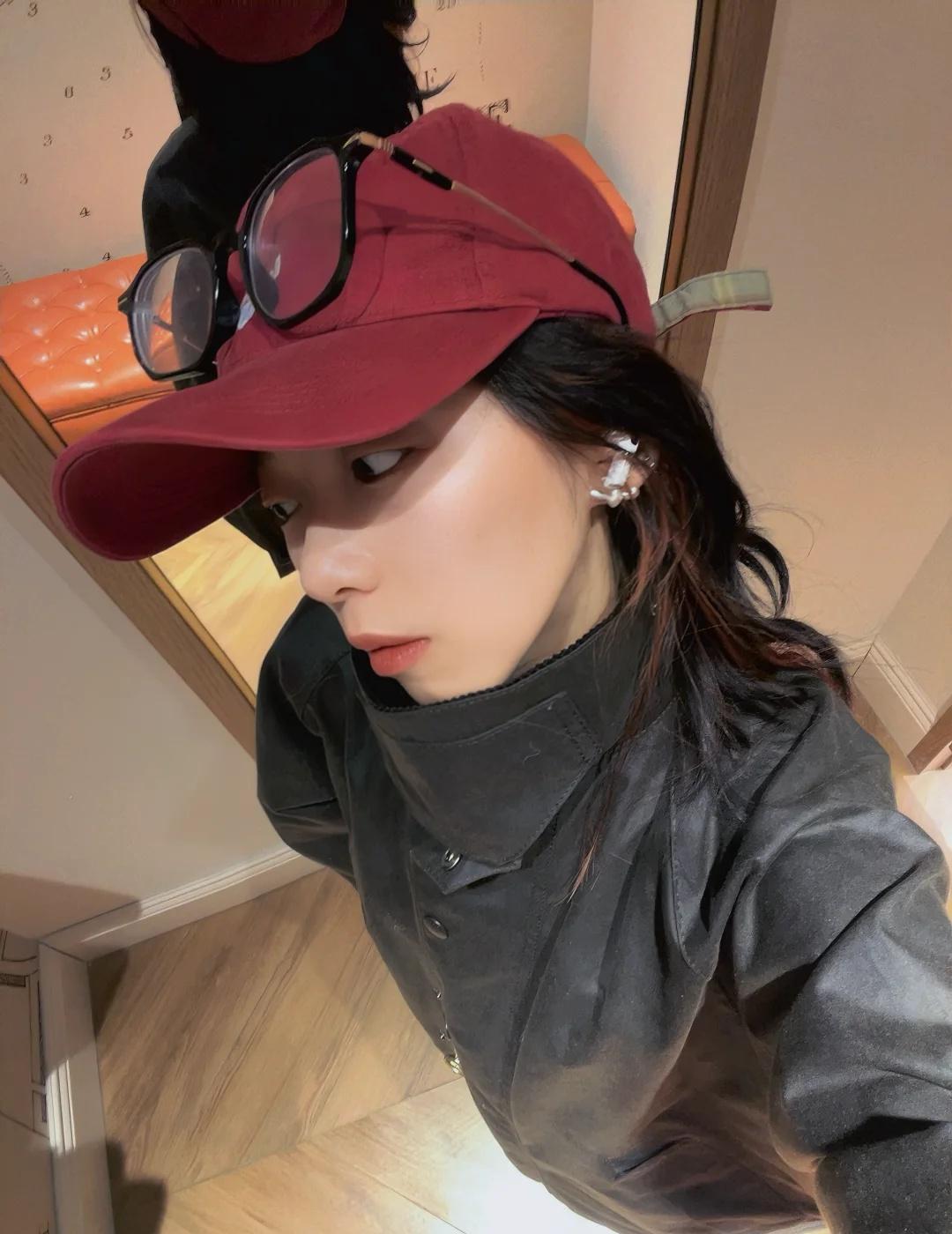 没人可以拒绝张子枫！
同款
谁说红配绿不好看
中性风 barbour第一件
无性