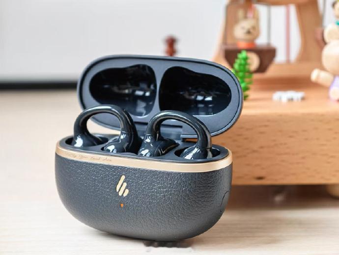 收拾出来一套耳夹式耳机，抽一个送老铁了。转+关注，1月28日开奖，仅限铁粉，不过