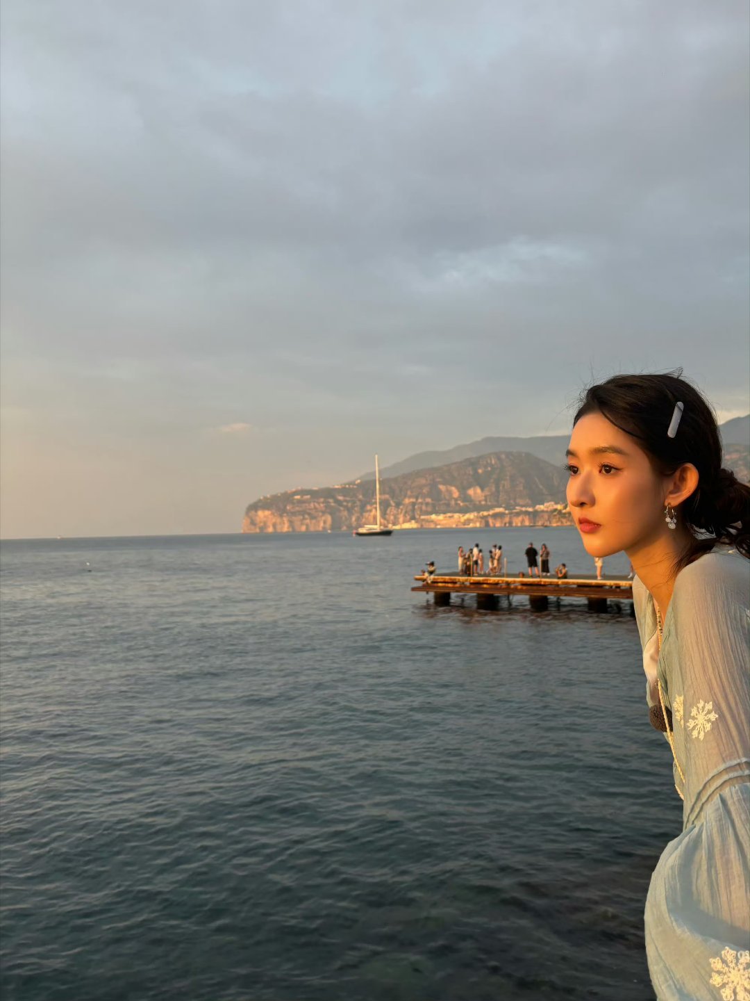 王玉雯 避雷陈星旭这个摄影师其实这张还不错，这美女怎么拍都好看，要是普通人，啧啧