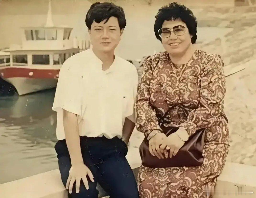 这才是陈丽华老师四十多岁的照片 