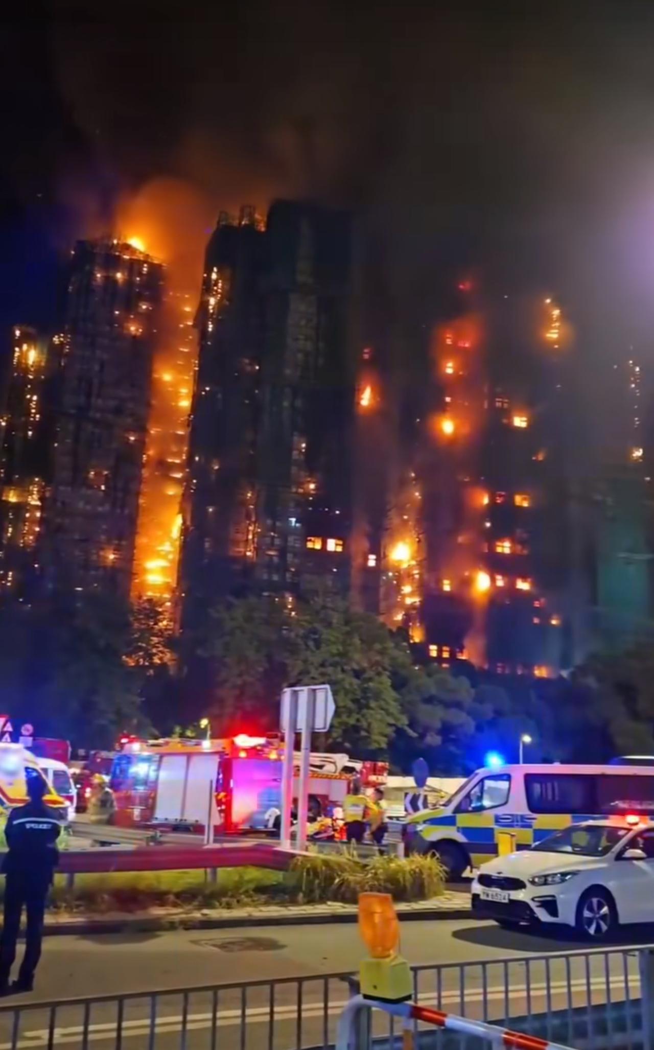 香港的火灾，几栋高楼燃烧，黑夜都被照亮了，

面对这样的灾难，救援都没有办法靠近