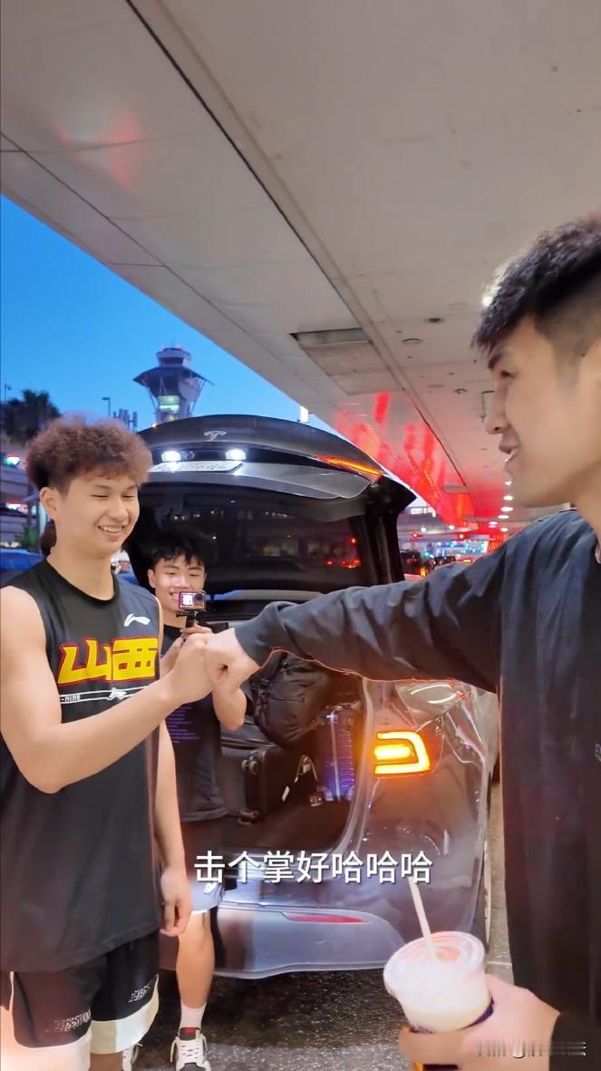 陈国豪去美国特训了。

新的赛季，对于已经是自由身的国豪来说，是极具诱惑力的一个