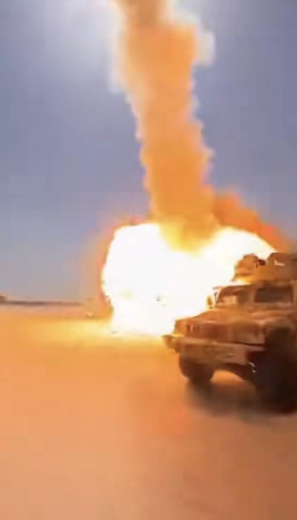 硝烟与火光撕裂了平静的日常，每一次爆炸都在诉说战争的残酷。和平从来不是理所当然，