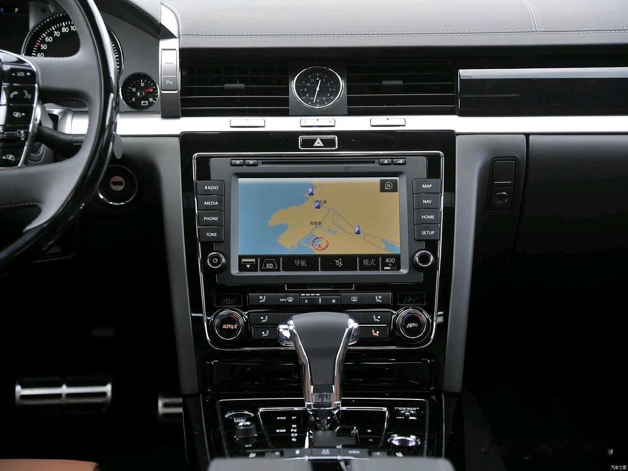 还是喜欢德系车这种工工整整的感觉，最近想买台极品车况的高配辉腾，跟我的 Q7 搞