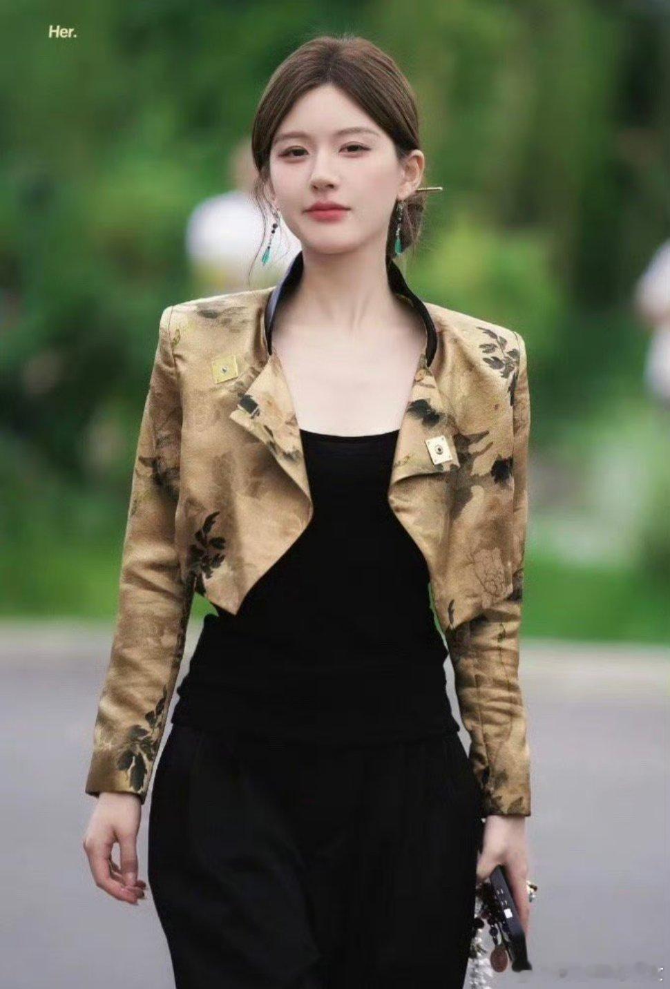 许我耀眼，女主路透来了 ​​​