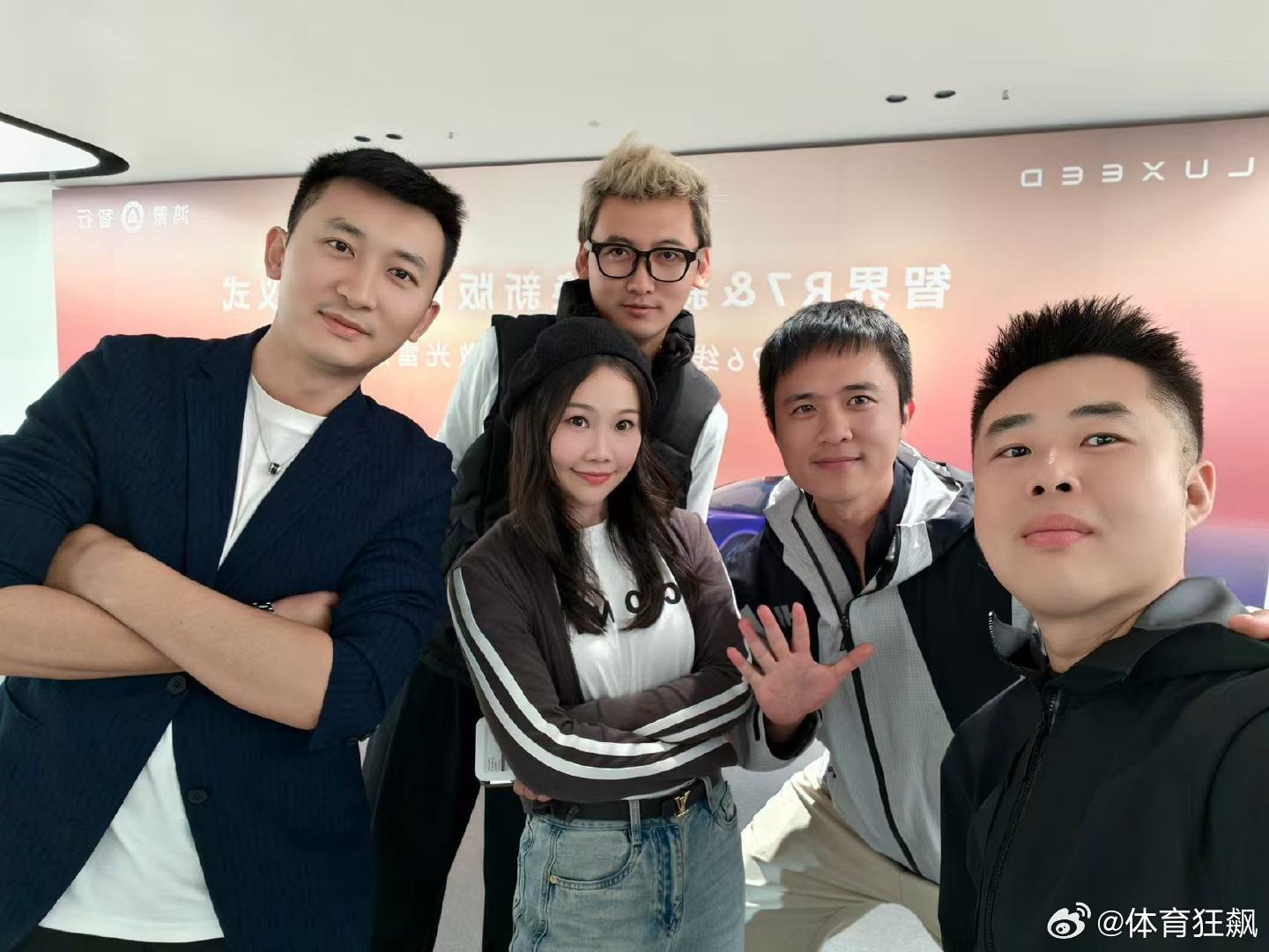 兔子的工作日记 汇报一下，今天早上把F1内容收尾，早上跑去给cici拍了一条视频