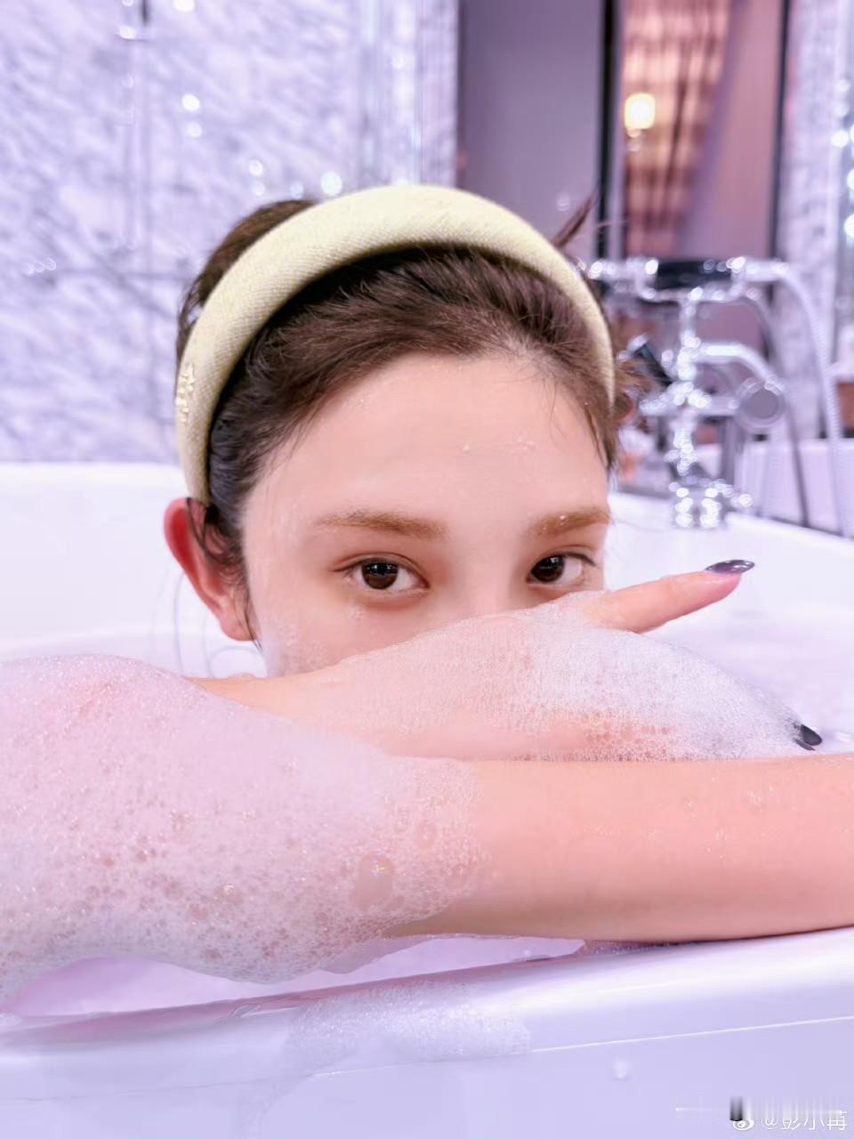 彭小苒
九宫格出浴照请笑纳[微笑]