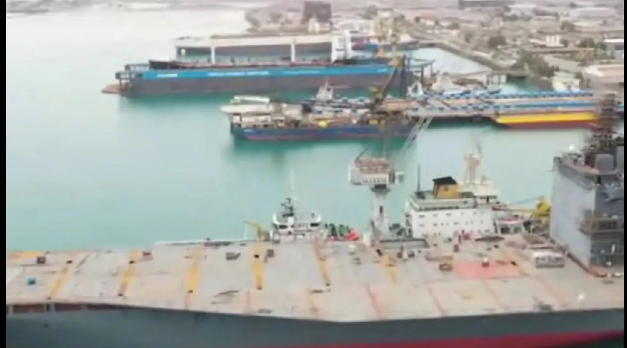 伊朗革命卫队目前正在加紧建设其无人机航空母舰巴盖里烈士号，这是网上流出的巴盖里烈