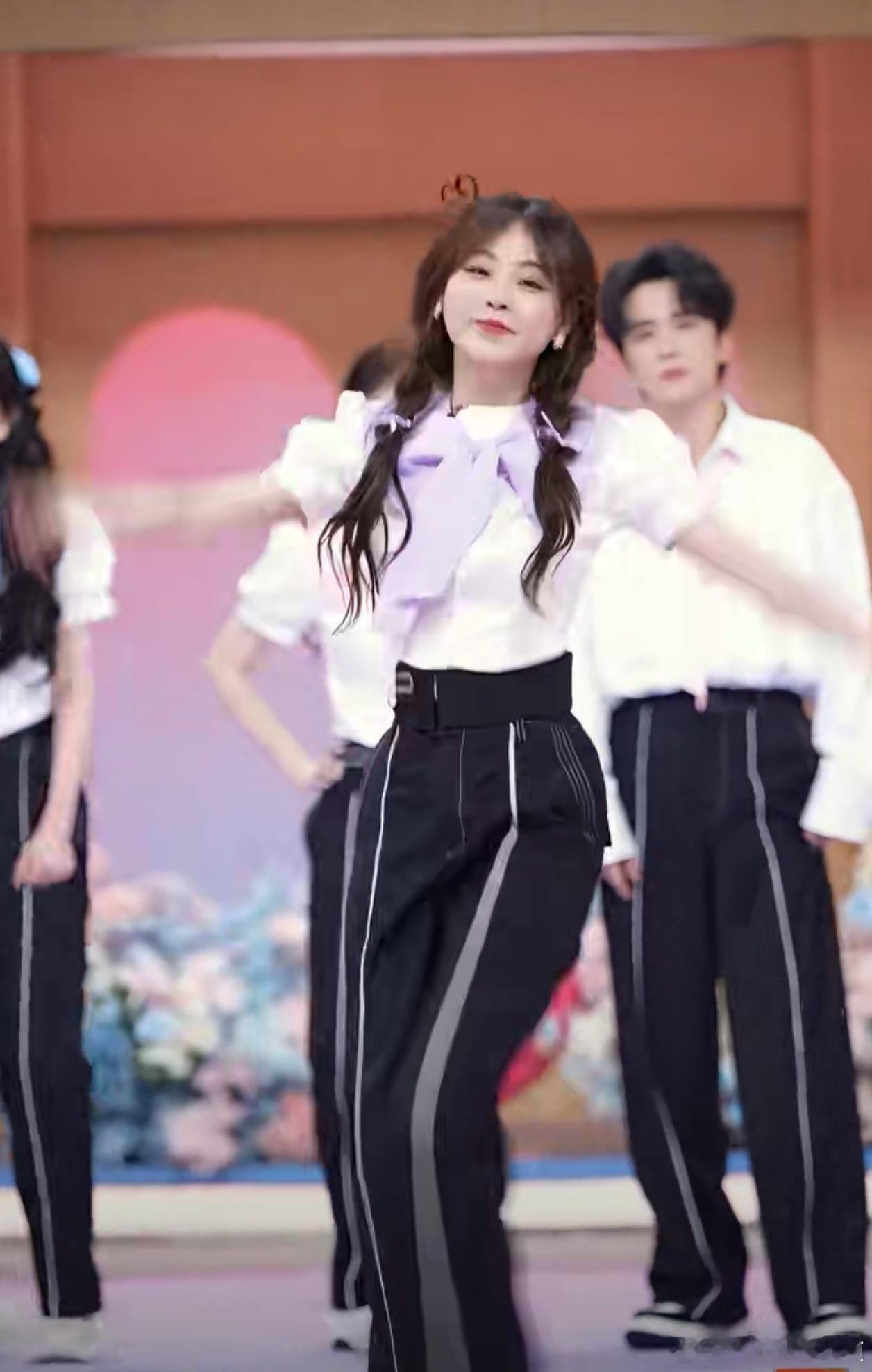 为祝绪丹的毅力点赞！99次舞蹈挑战，每一次都活力满满。祝绪丹cha了99次我爱他