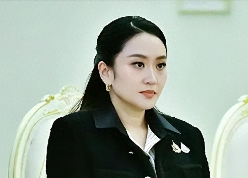 泰国新总理还未坐稳，佩通坦强势反击开始，阿努廷与纳塔蓬危险了。
 
2025年9