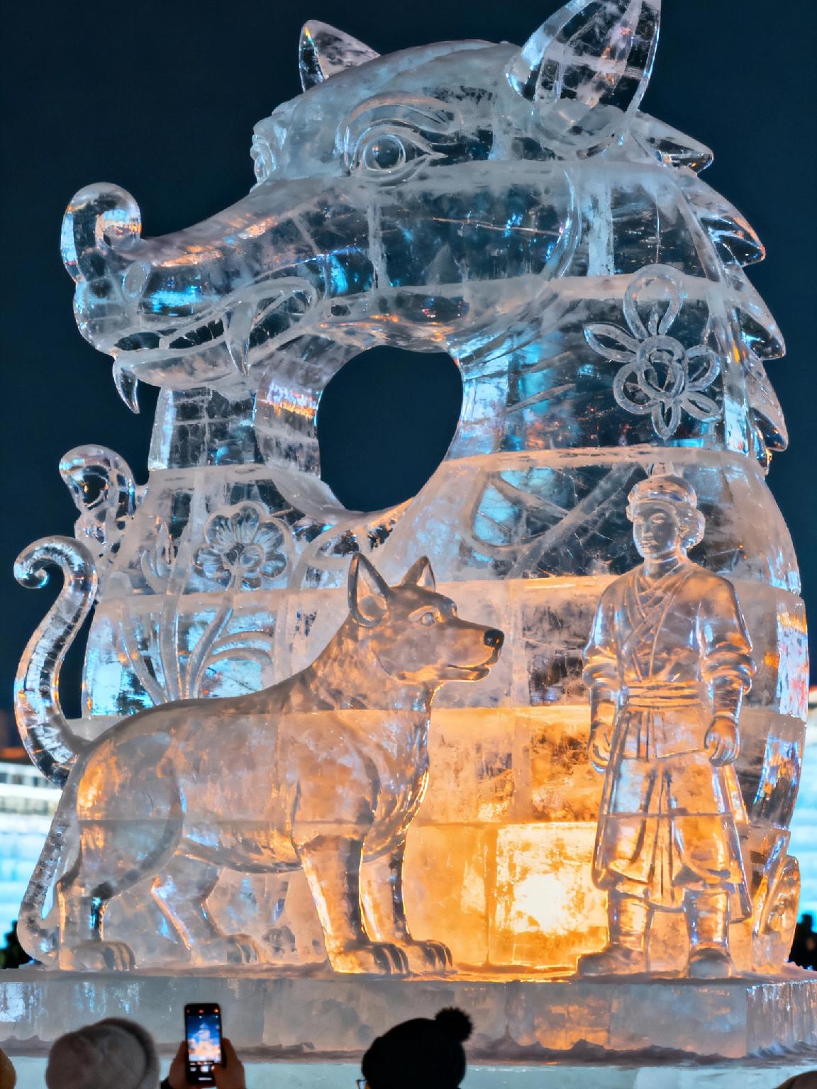 咱们唠唠，冰雪产业都破万亿啦，真让人振奋！前两年我去黑龙江滑雪，雪道是真不错，吃